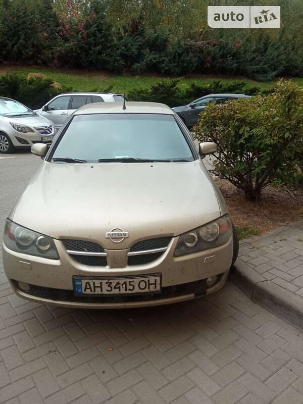 Nissan Almera (2003)