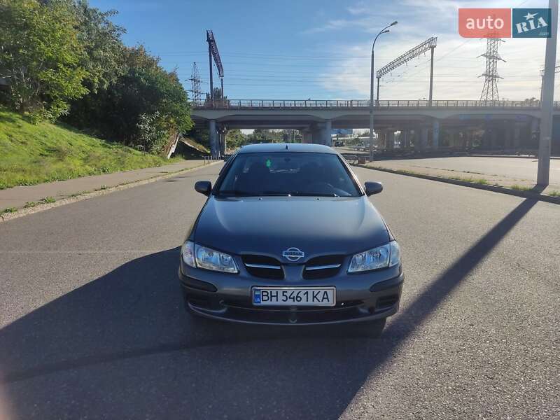 Nissan Almera (2002)