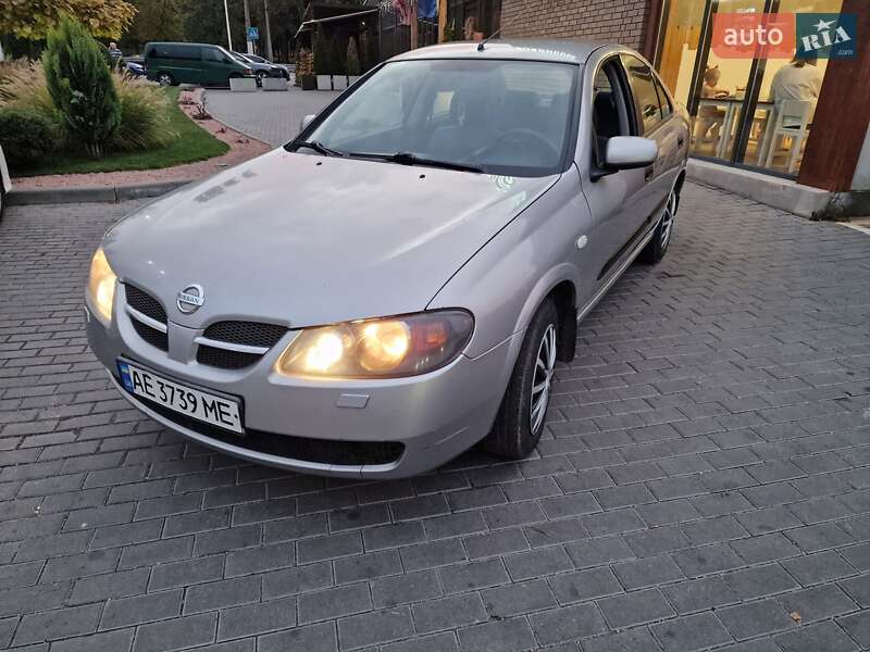 Nissan Almera (2006)