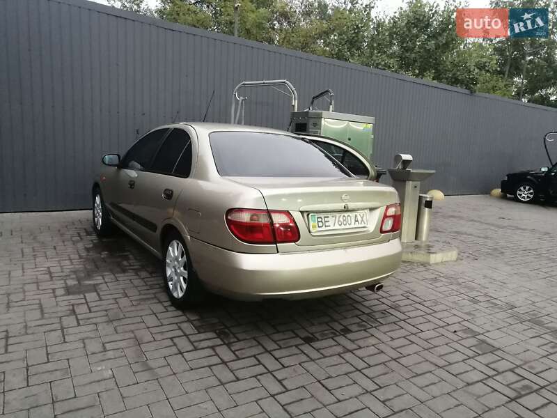 Nissan Almera (2003)