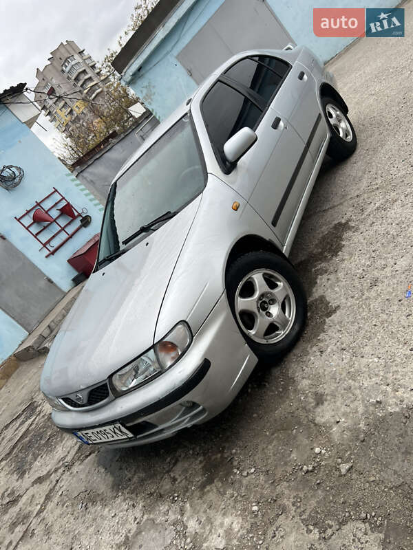 Nissan Almera (1999)