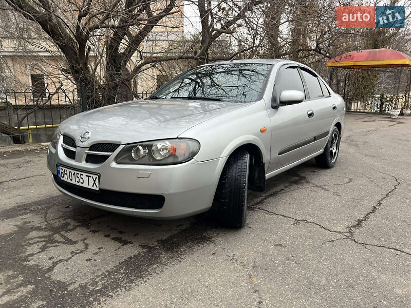 Nissan Almera (2003)