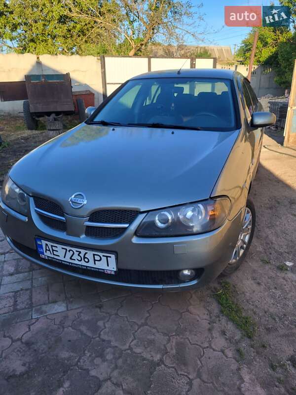 Nissan Almera (2005)