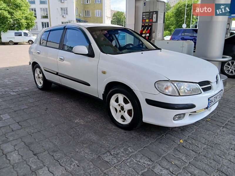 Nissan Almera (2002)