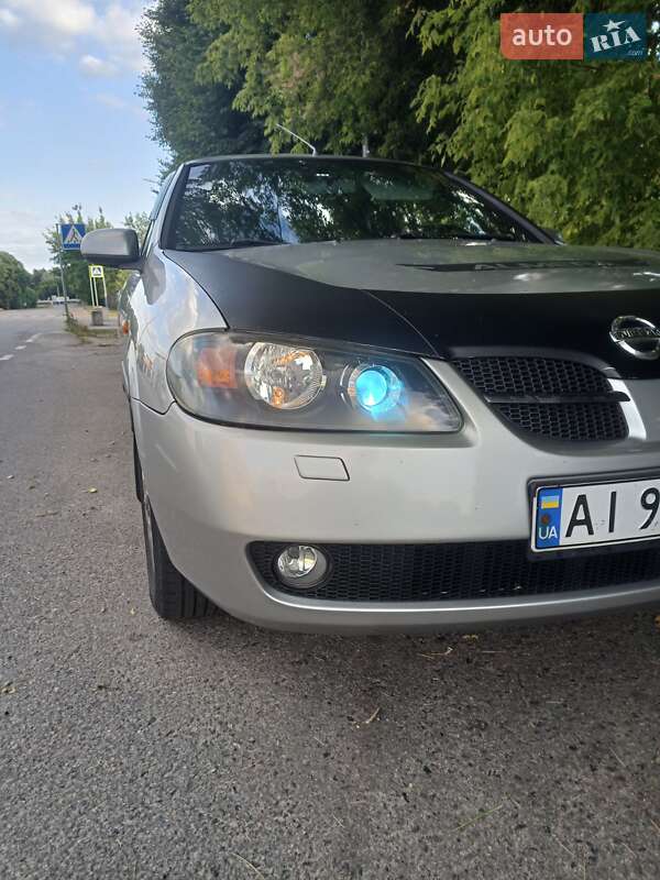 Nissan Almera (2005)