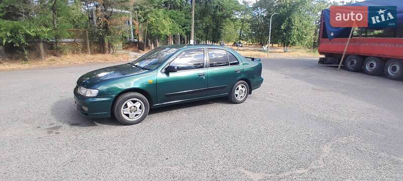 Nissan Almera (1996)