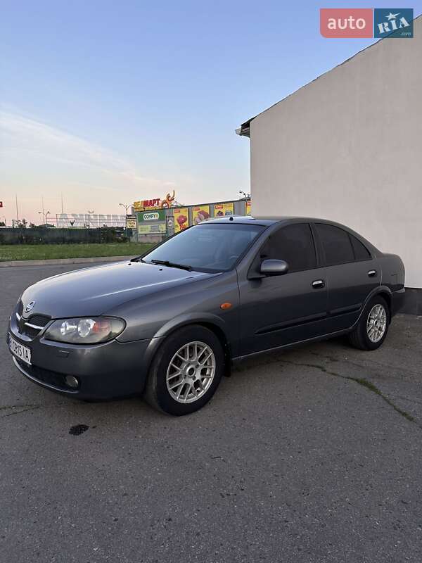 Nissan Almera (2003)