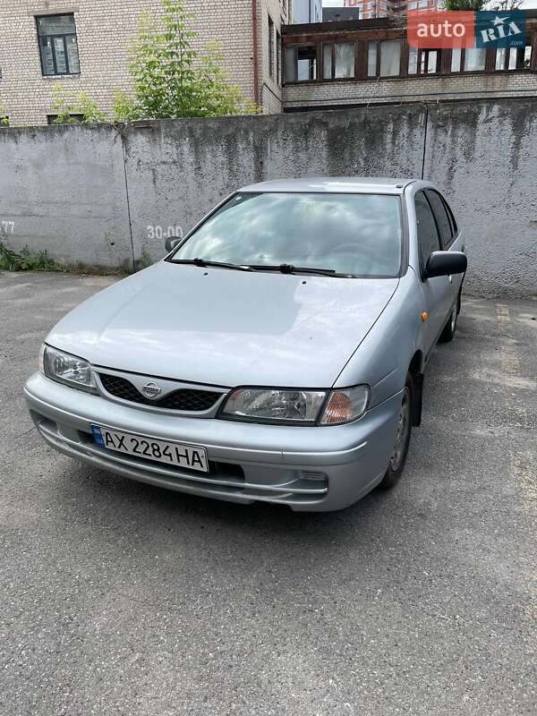 Nissan Almera (1998)