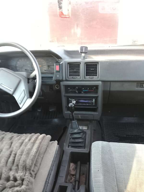 Nissan Bluebird (1987)