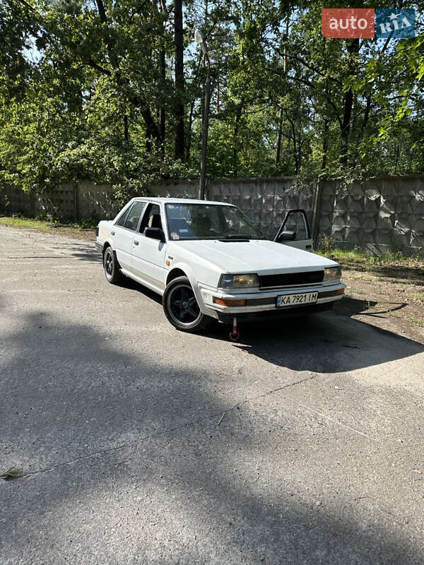 Nissan Bluebird (1988)