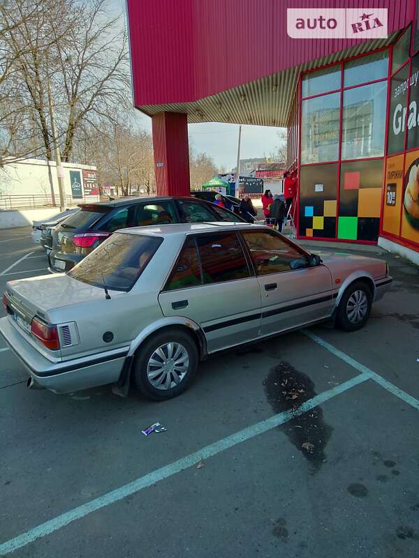 Nissan Bluebird (1988)