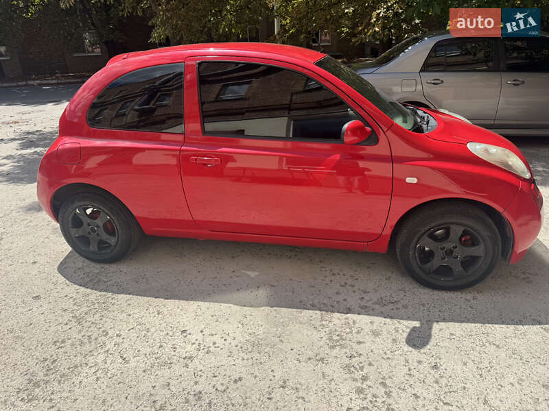 Nissan Micra (2004)