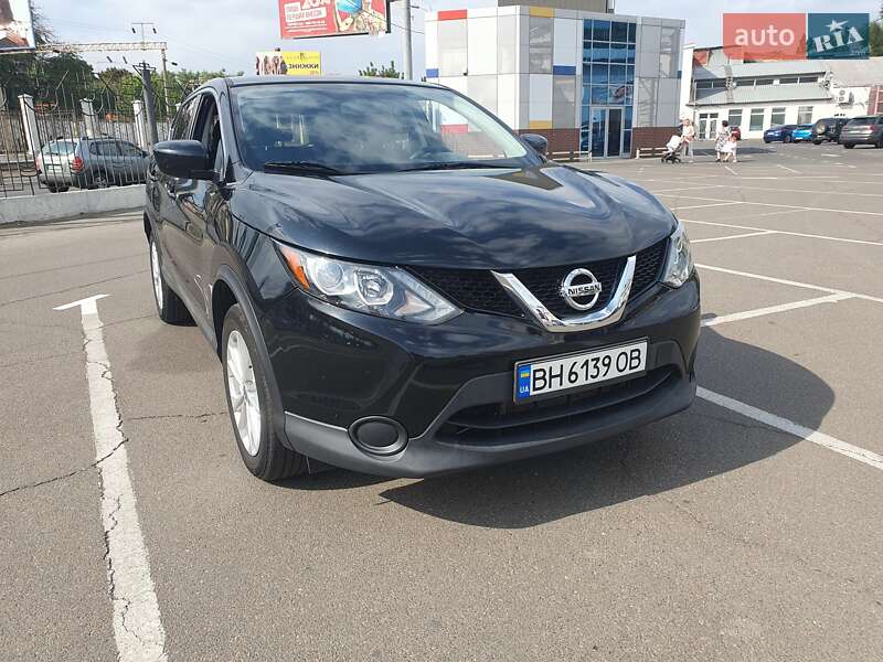 Nissan Rogue sports (2017)