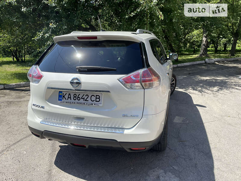 Nissan Rogue (2015)