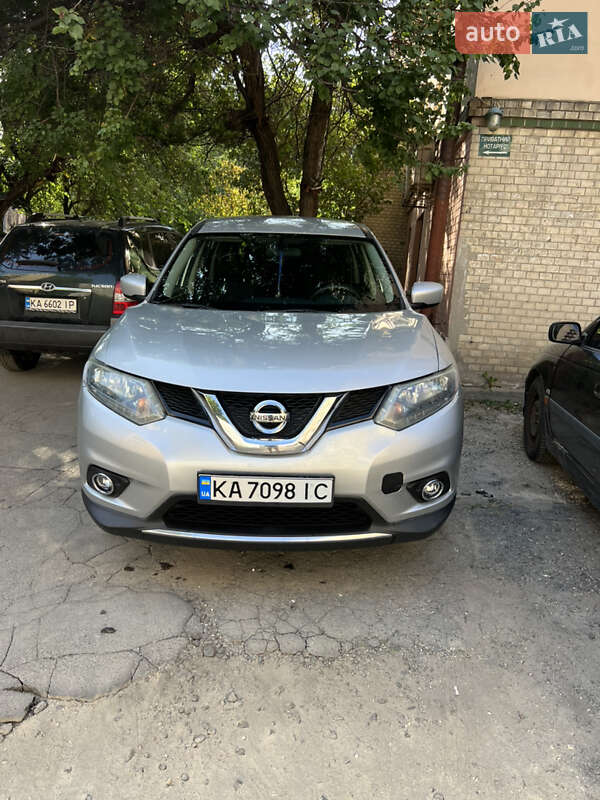 Nissan Rogue (2015)