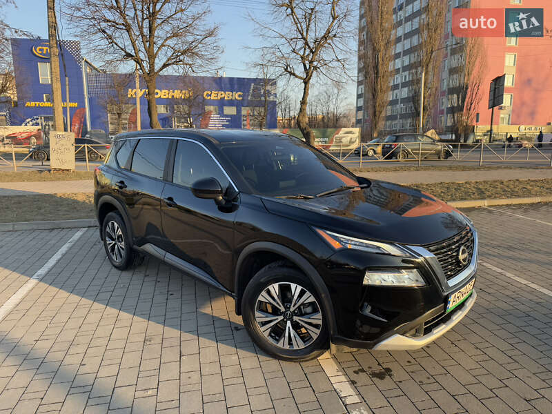 Nissan Rogue (2023)
