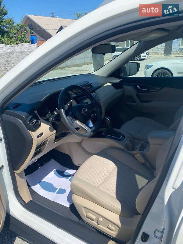 Nissan Rogue (2017)