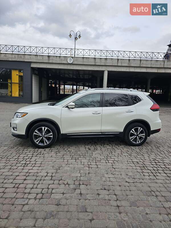 Nissan Rogue (2017)