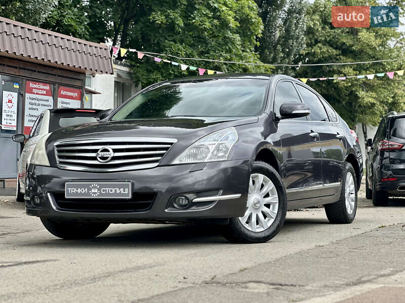 Nissan Teana (2010)