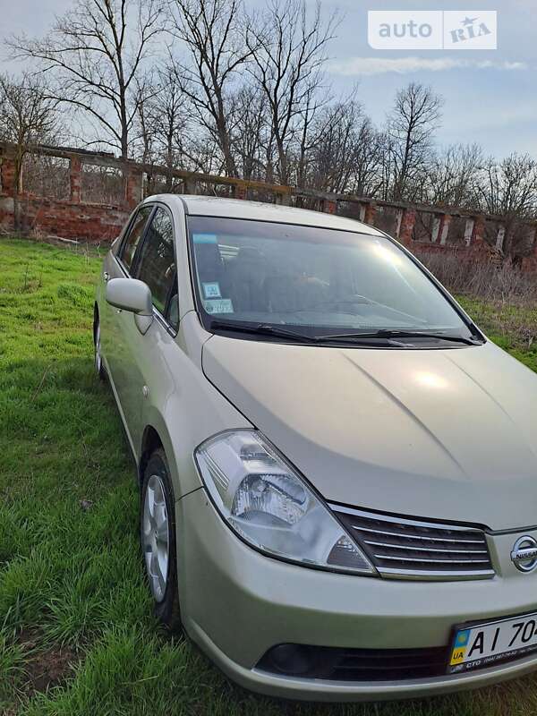Nissan Tiida (2007)