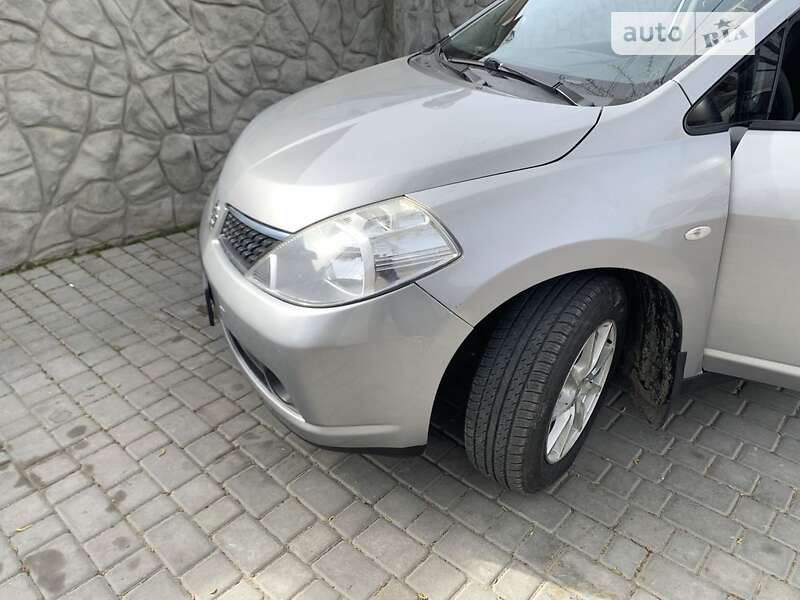 Nissan Tiida (2008)