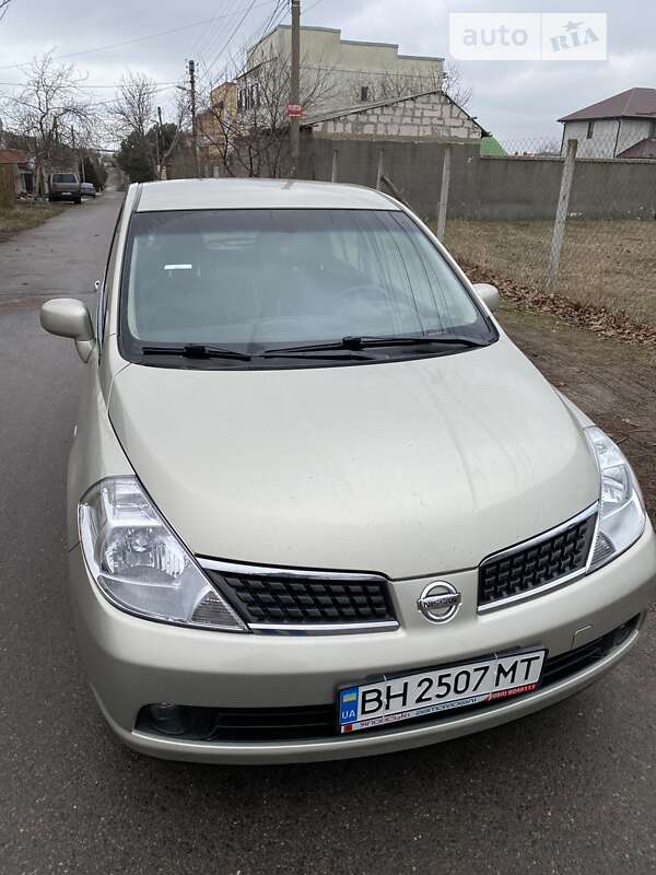 Nissan Tiida (2008)