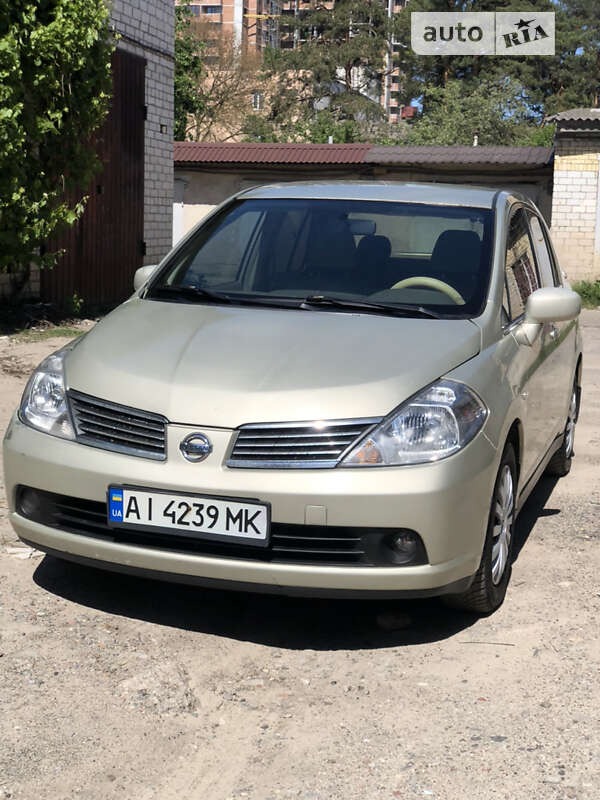 Nissan Tiida (2007)