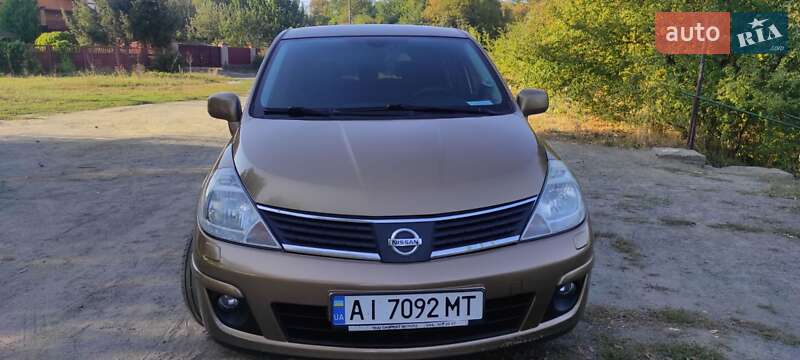 Nissan Tiida (2008)