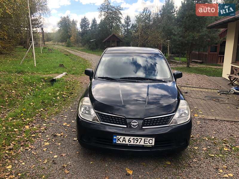 Nissan Tiida (2008)