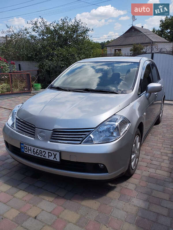 Nissan Tiida (2007)