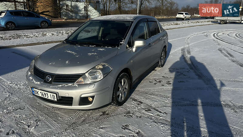 Nissan Tiida (2008)
