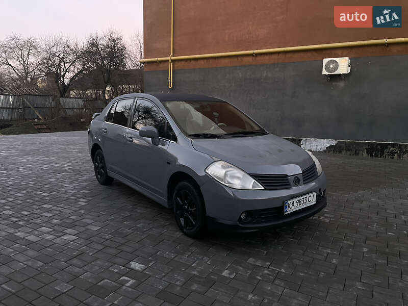 Nissan Tiida (2007)
