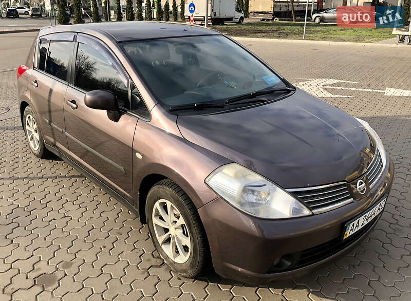 Nissan Tiida (2008)