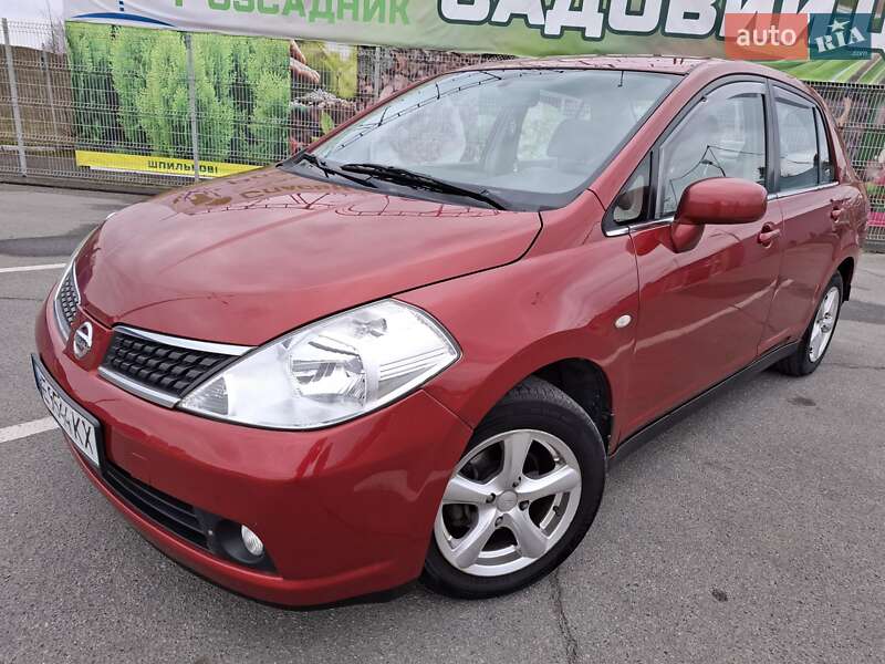 Nissan Tiida (2008)