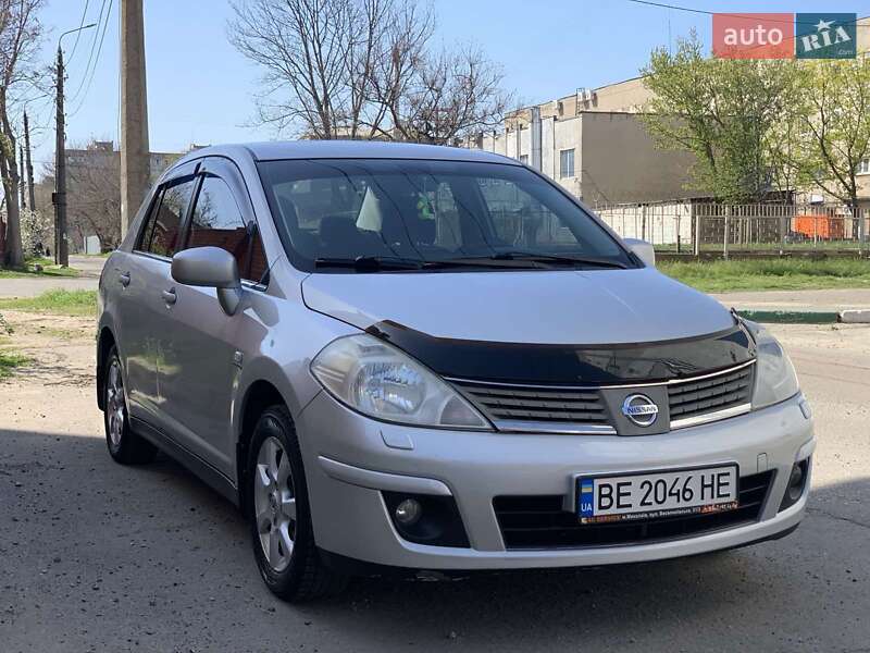 Nissan Tiida (2008)