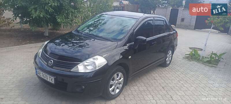 Nissan Tiida (2008)