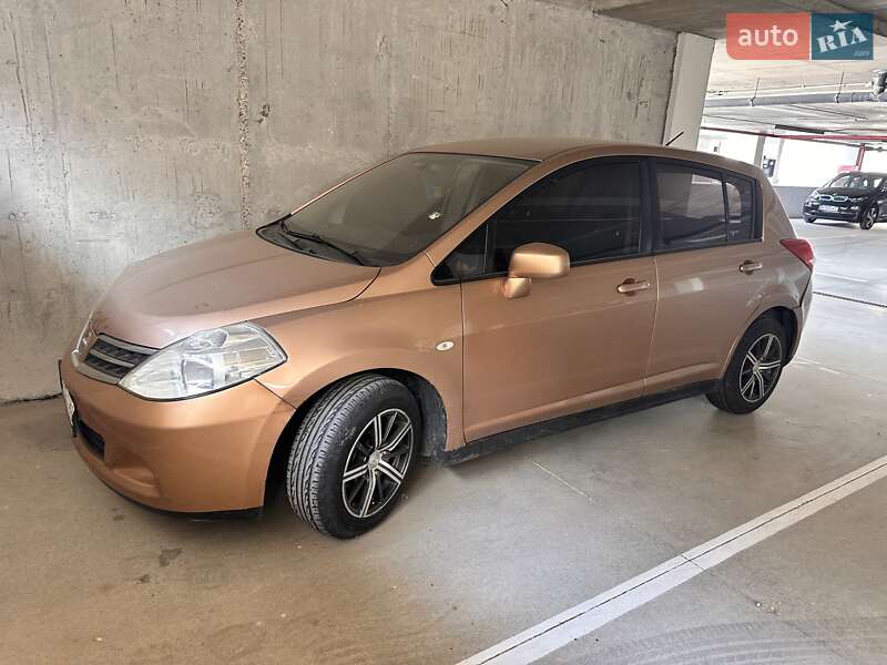 Nissan Tiida (2008)