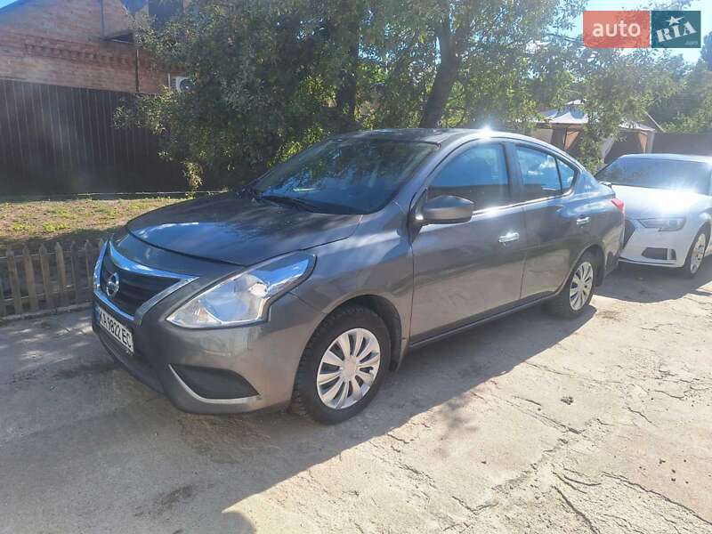 Nissan Versa (2017)