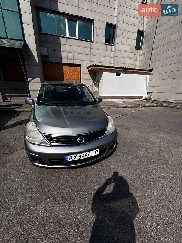 Nissan Versa (2011)