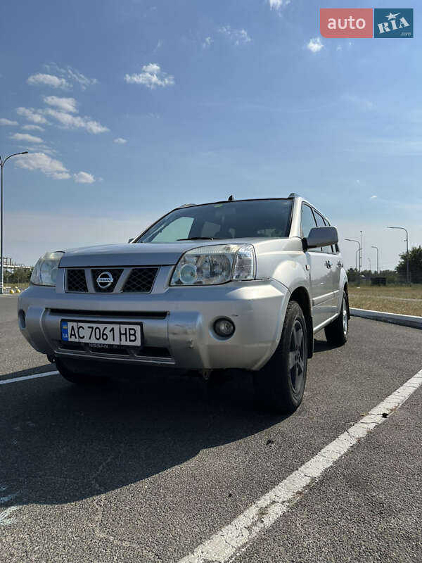 Nissan X-trail (2003)