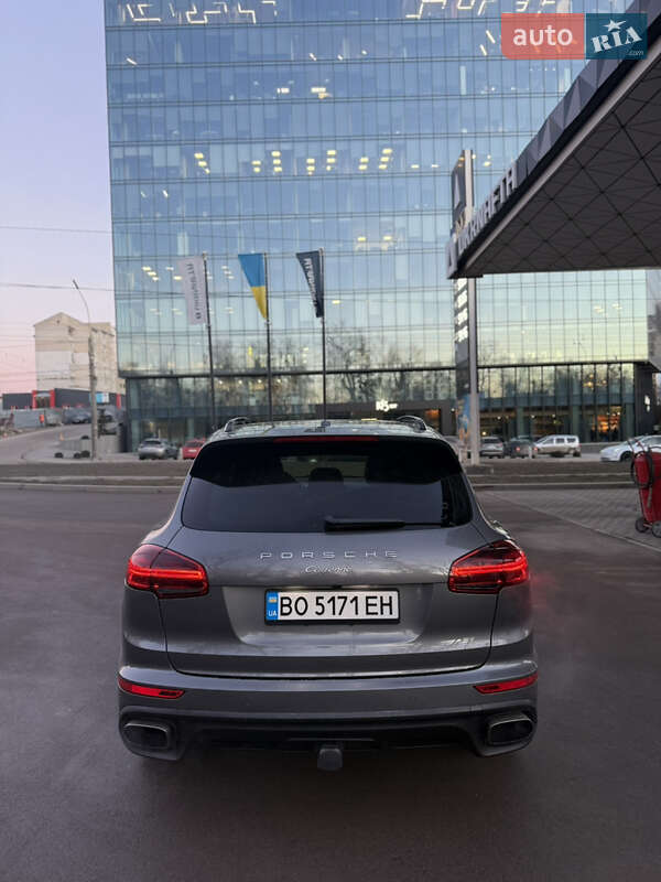 Porsche Cayenne (2016)