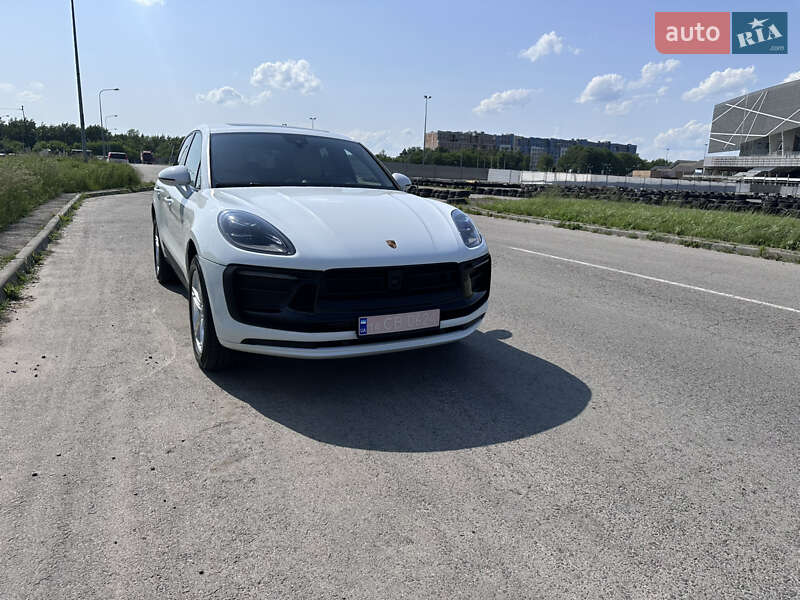 Porsche Macan (2023)