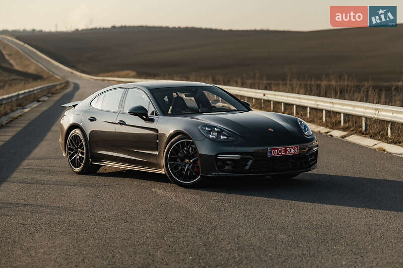 Porsche Panamera (2023)