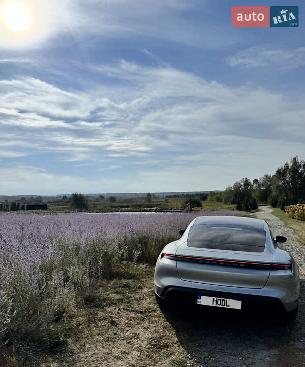 Porsche Taycan (2020)