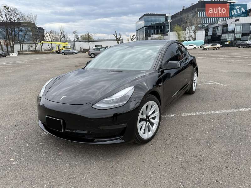 Tesla Model 3 (2022)