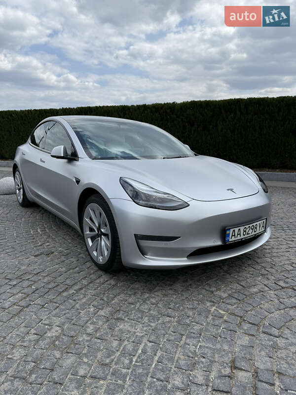 Tesla Model 3 (2022)