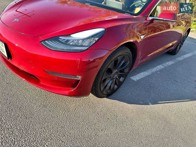 Tesla Model 3 (2019)
