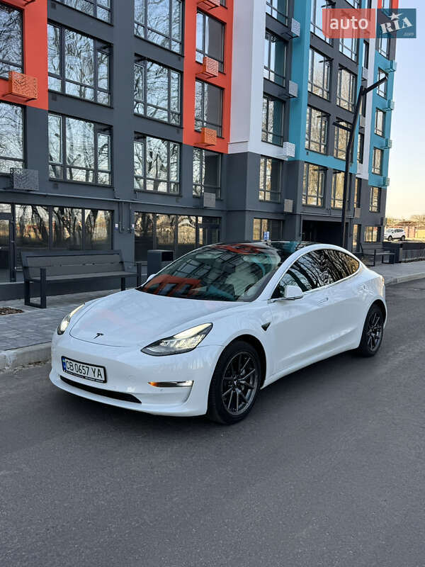 Tesla Model 3 (2018)
