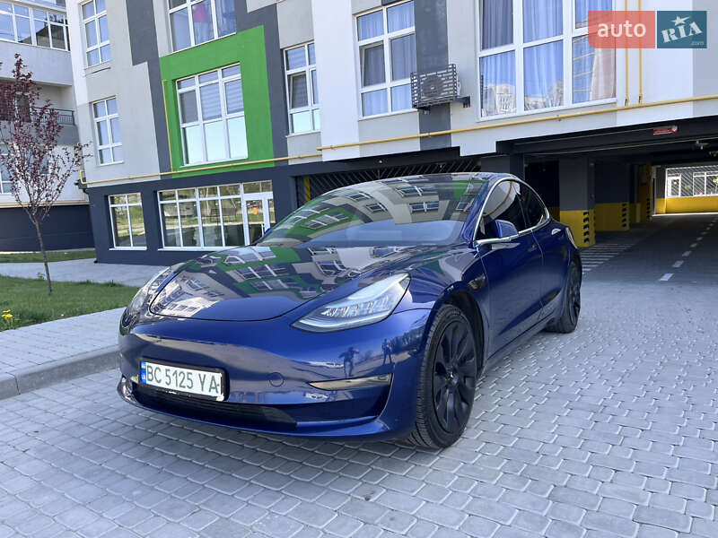 Tesla Model 3 (2019)