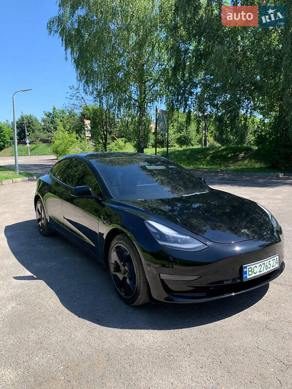Tesla Model 3 (2022)
